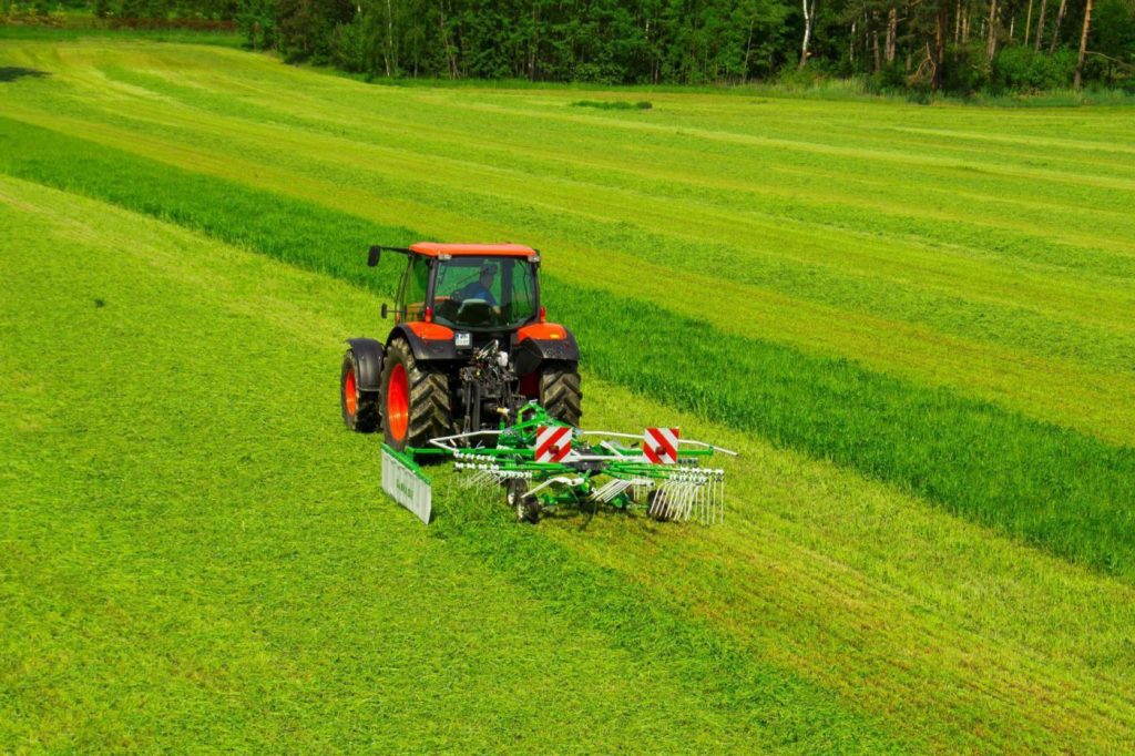 Single rotor rakes UNO-trailed - Twin Clover Equipment LLC