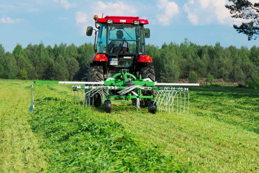 Single rotor rakes Z-suspended - Twin Clover Equipment LLC